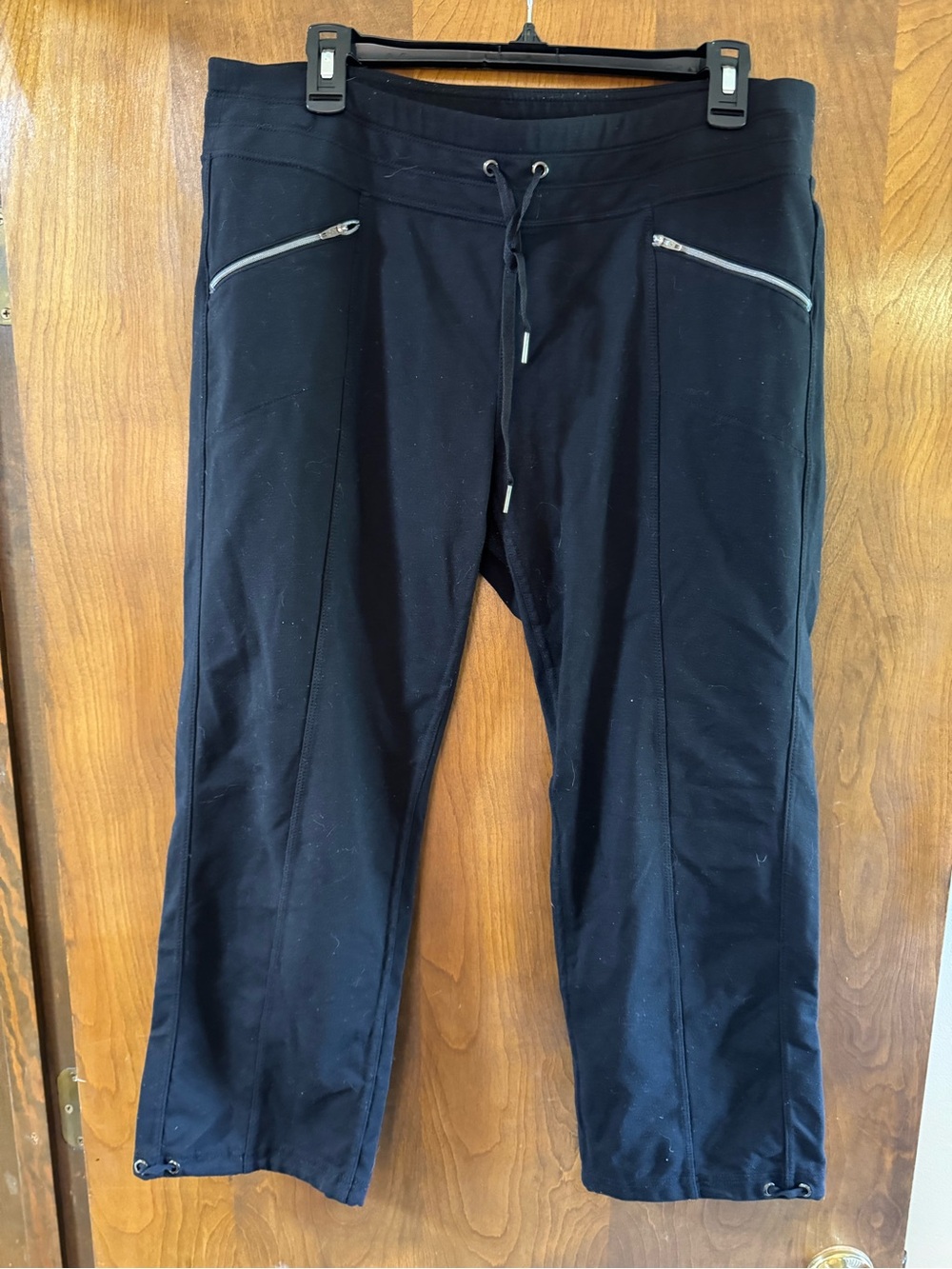 Athleta Tall Women’s Black Zip-Pocket Drawstring Cropped Joggers